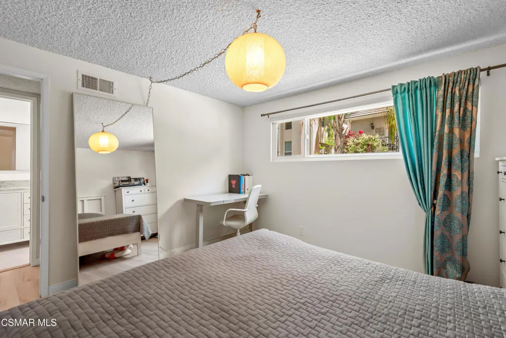 4230 Canoga Avenue, Woodland Hills, California 91364 home-pic-24