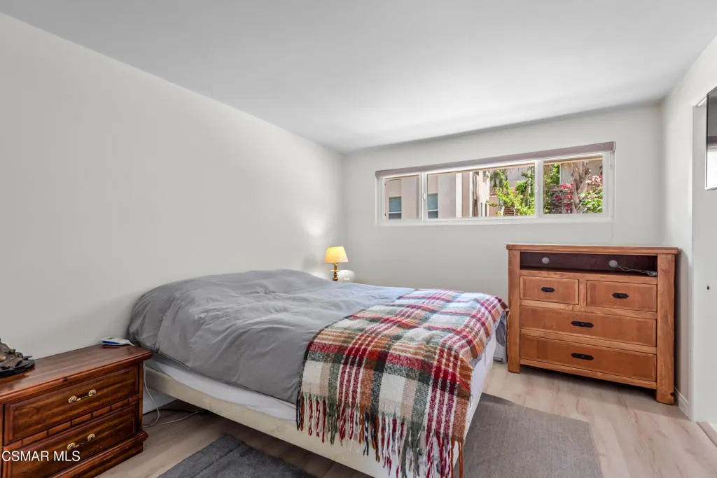 4230 Canoga Avenue, Woodland Hills, California 91364 home-pic-16