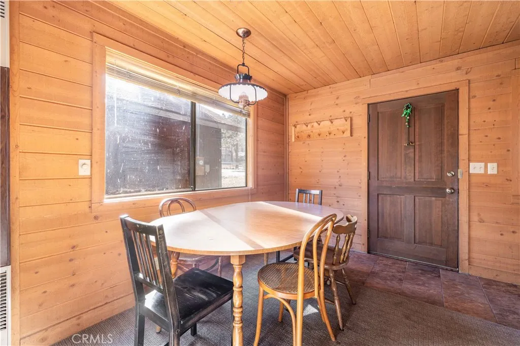 269 Imperial, Sugarloaf, California 92386 home-pic-6