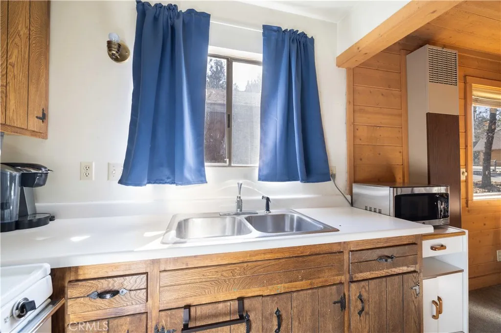 269 Imperial, Sugarloaf, California 92386 home-pic-7