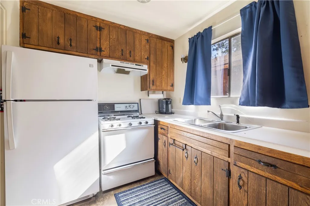269 Imperial, Sugarloaf, California 92386 home-pic-8