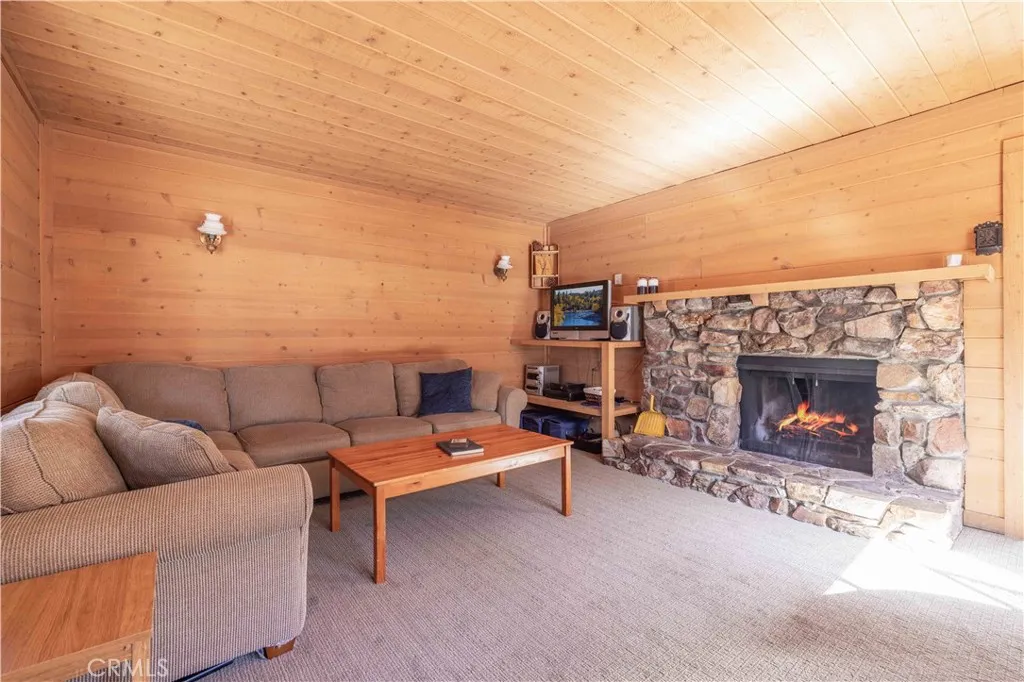 269 Imperial, Sugarloaf, California 92386 home-pic-4