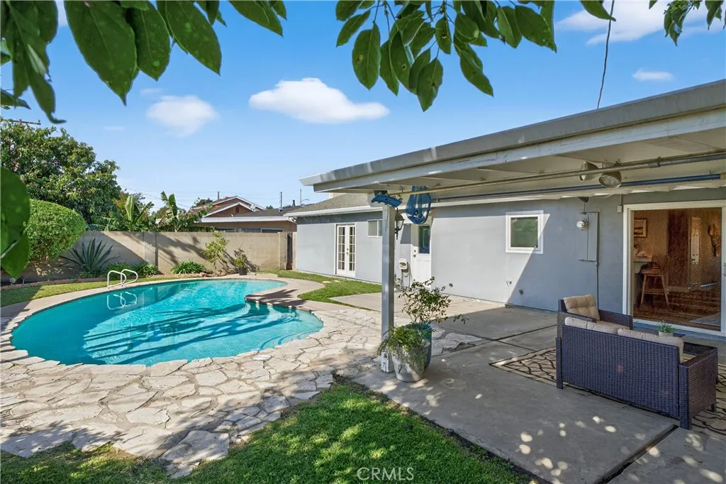 1610 E 20th Street, Santa Ana, California 92705 home-pic-30