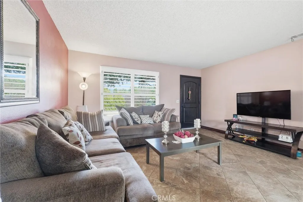 16716 E Renwick, Azusa, California 91702 home-pic-9