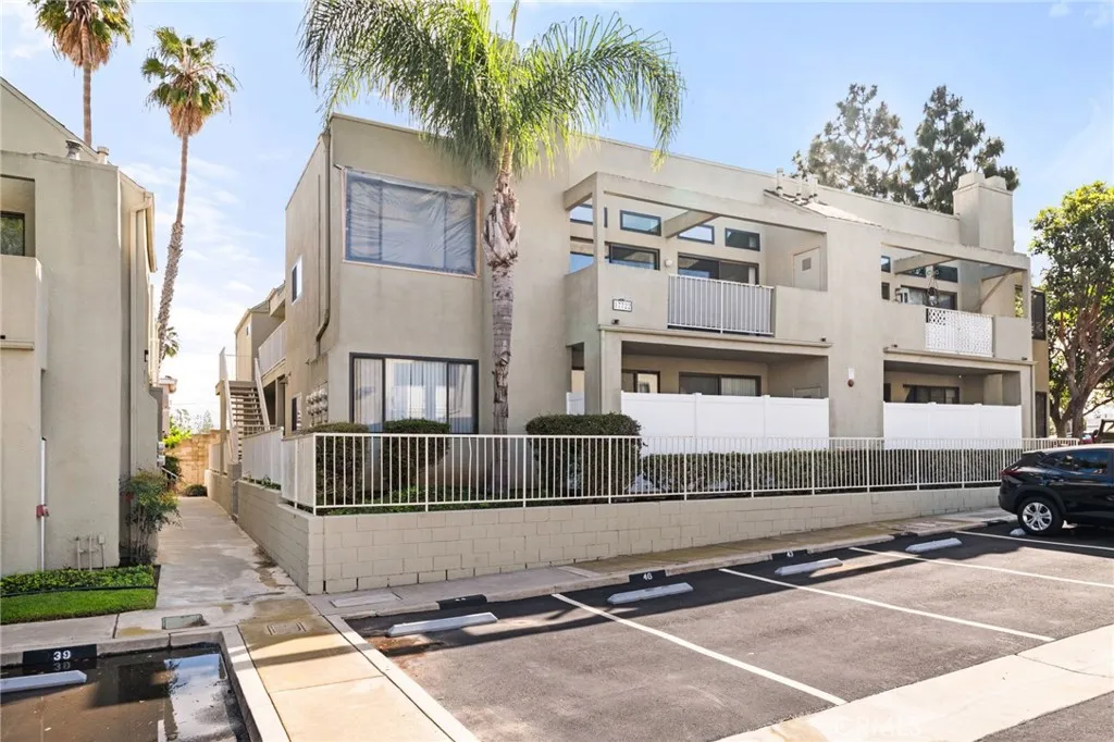 17722 Sergio, Huntington Beach, California 92647 home-pic-1