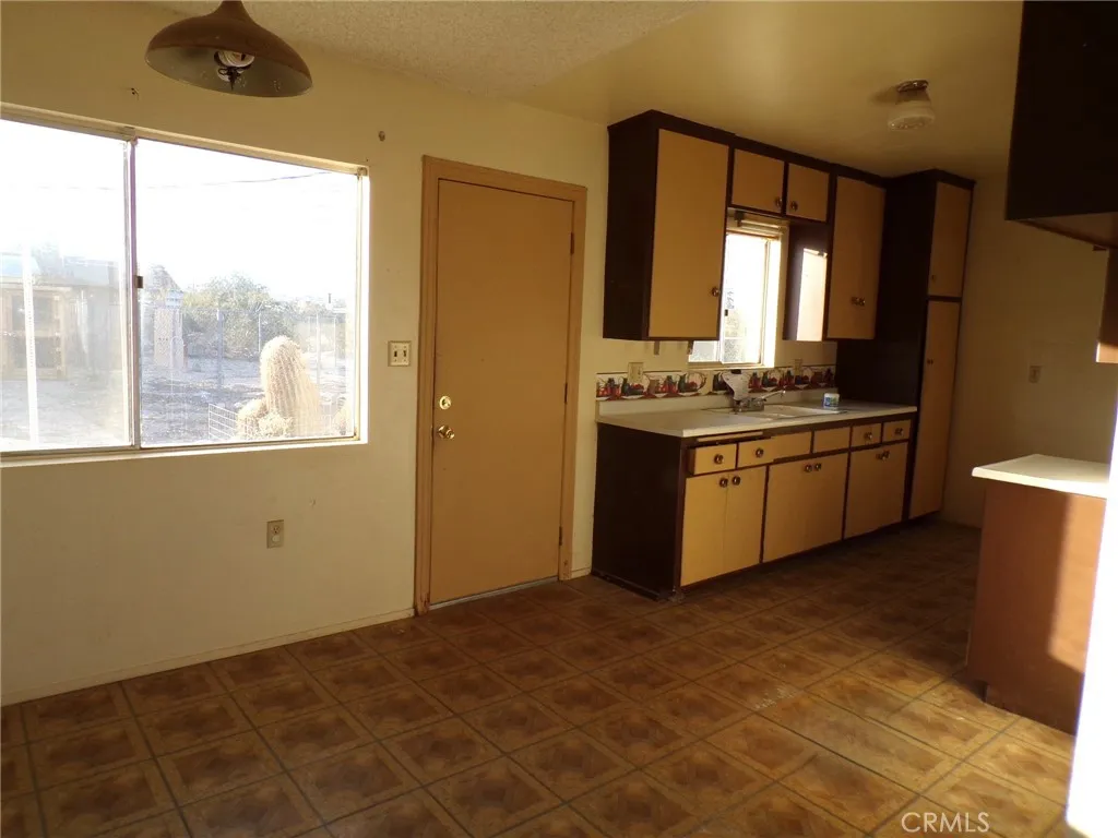6810 Maude Adams, 29 Palms, California 92277 home-pic-4