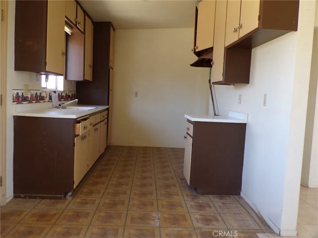 6810 Maude Adams, 29 Palms, California 92277 home-pic-3