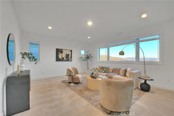 Views of the mountains from the loft space!