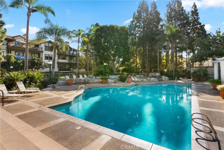 Wow!  This pool feels like you are in a resort.