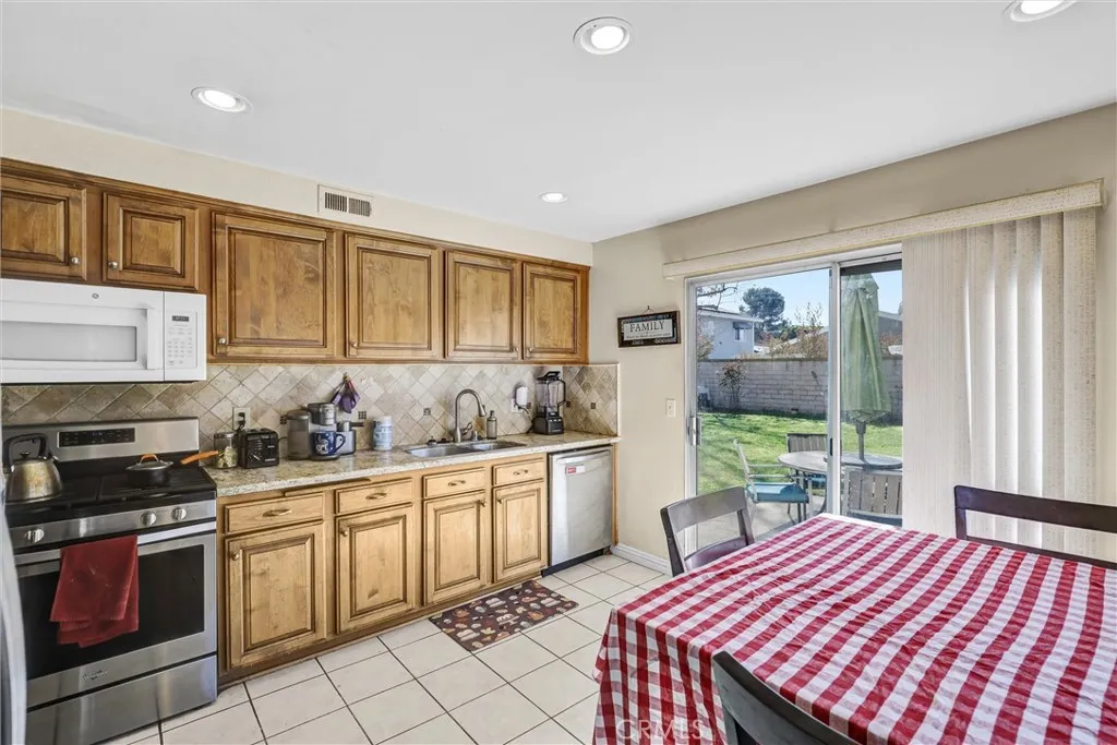 27562 Halcon, Mission Viejo, California 92691 home-pic-11