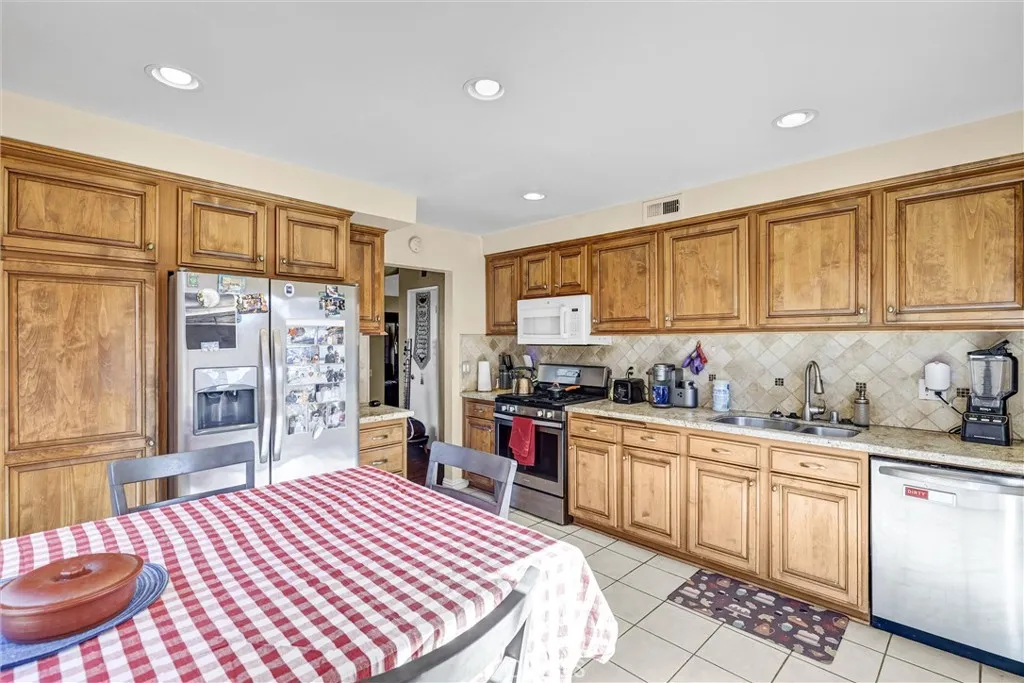 27562 Halcon, Mission Viejo, California 92691 home-pic-4
