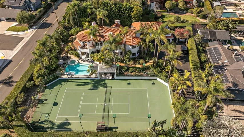 Indoor/ Outdoor Estate