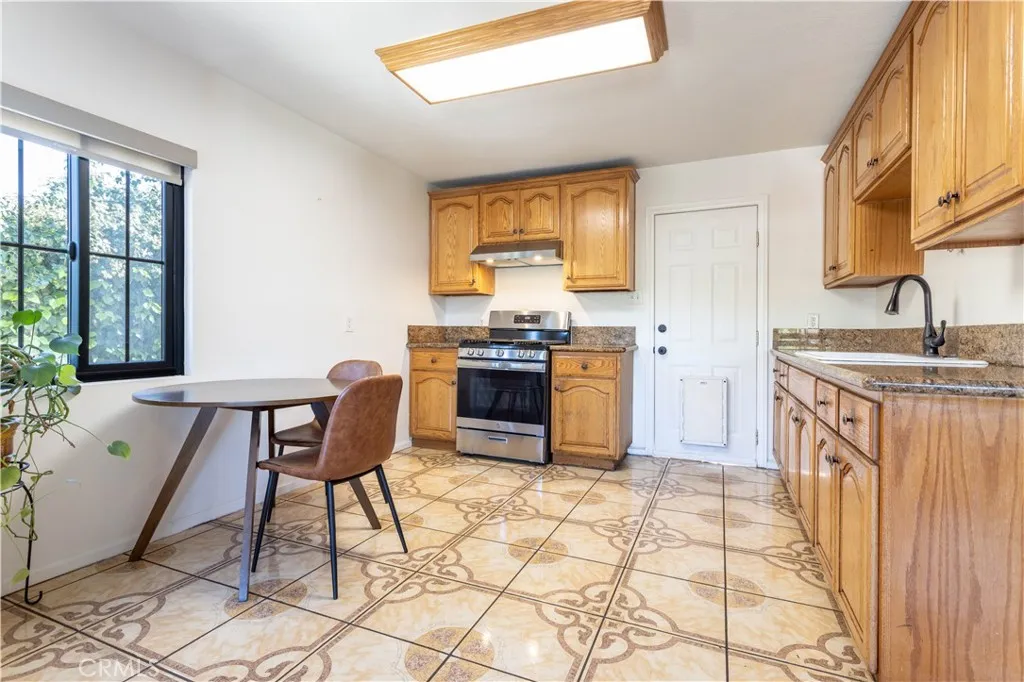 11478 Kamloops Street, Sylmar, California 91342 home-pic-10