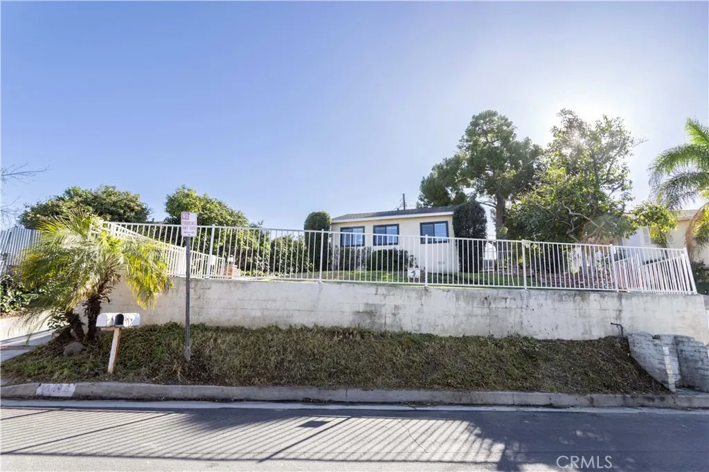11478 Kamloops Street, Sylmar, California 91342 home-pic-4