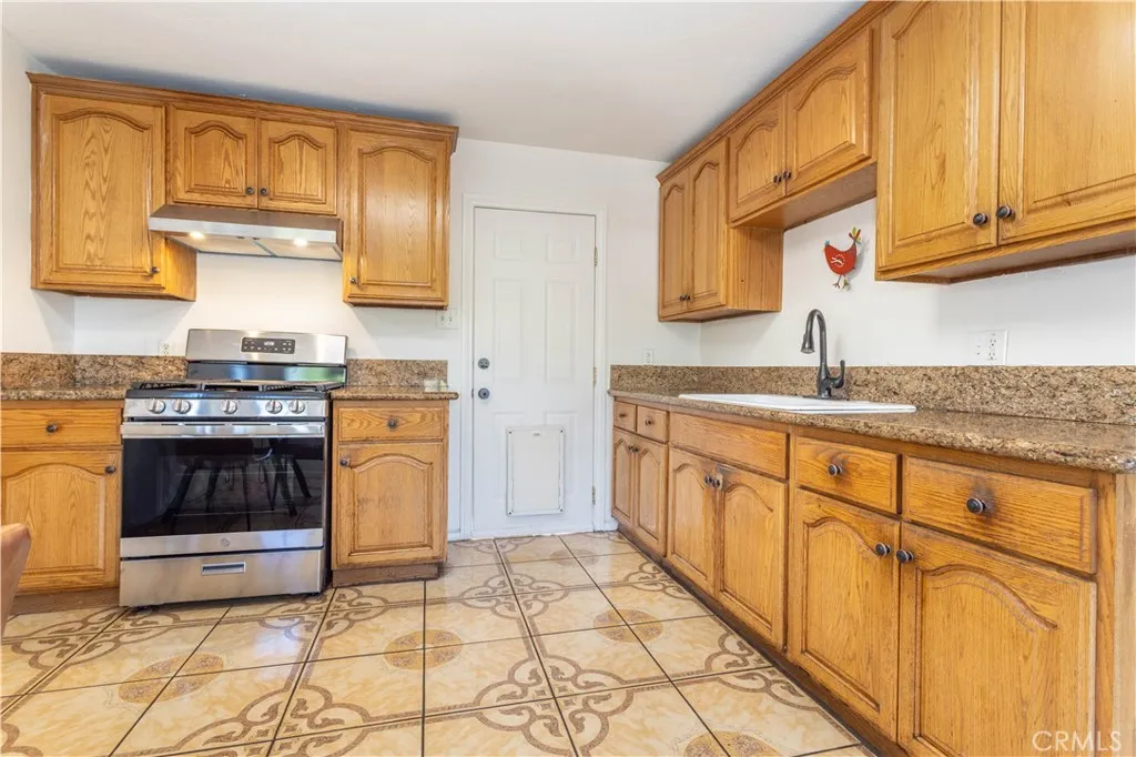 11478 Kamloops Street, Sylmar, California 91342 home-pic-11