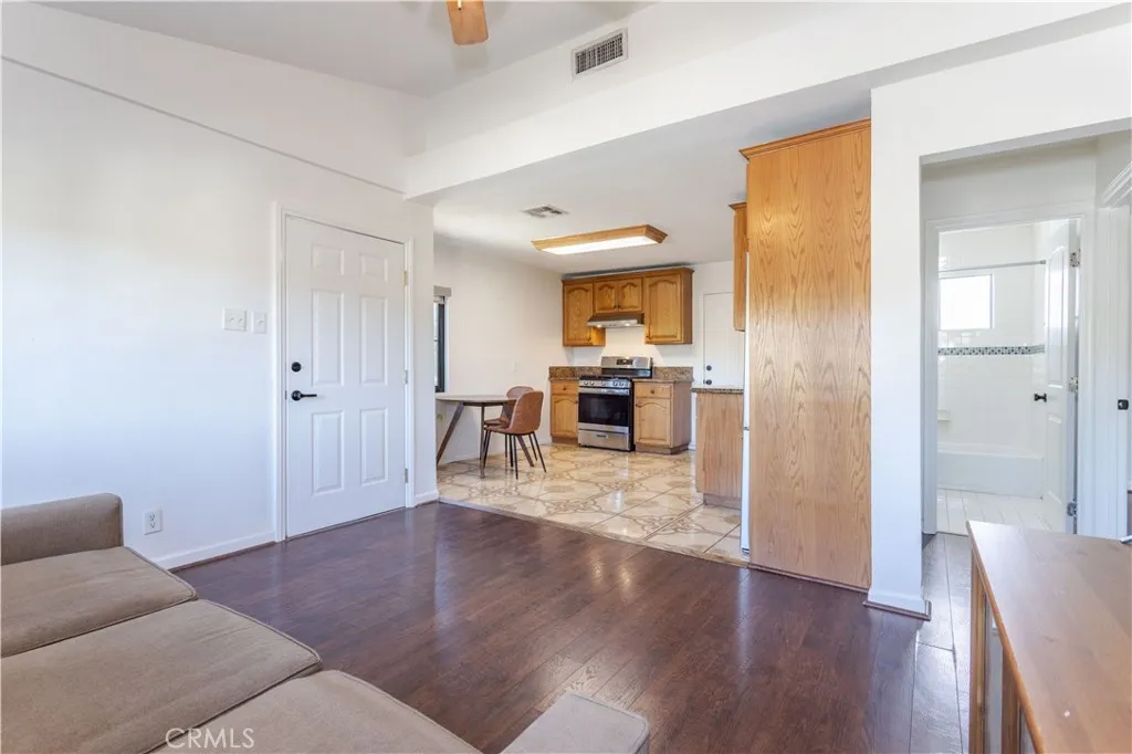 11478 Kamloops Street, Sylmar, California 91342 home-pic-9