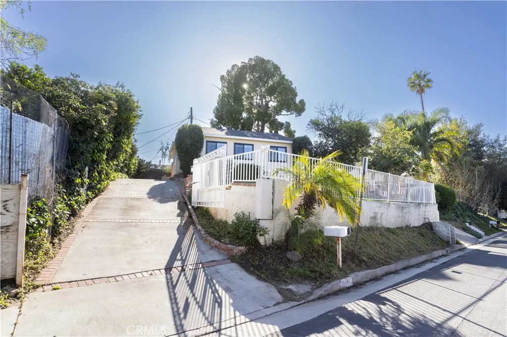 11478 Kamloops Street, Sylmar, California 91342 home-pic-1