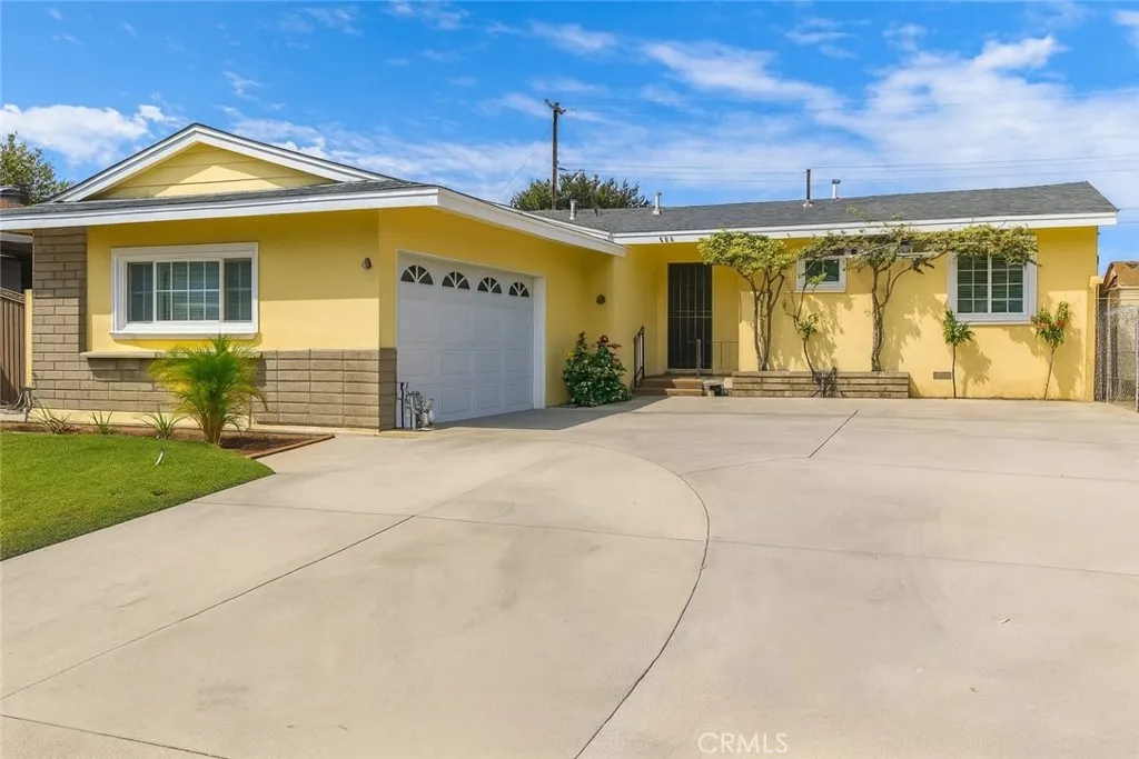 2123 W Orange Avenue, Anaheim, California 92804 home-pic-1
