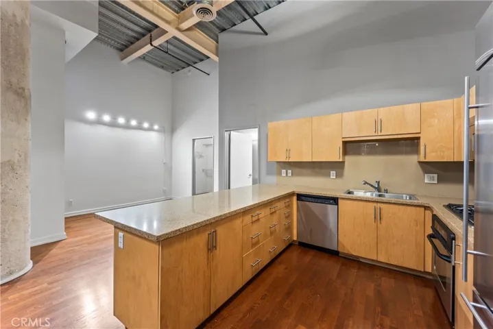 Condo - kitchen and office space or 2nd bedroom