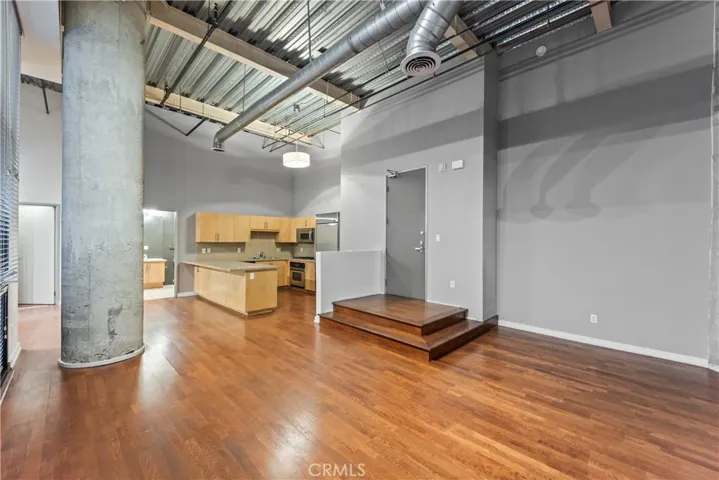 Condo - Living room with high ceilings