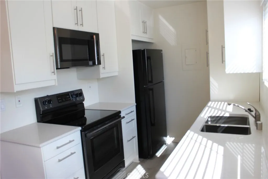 23294 Orange Avenue 6, Lake Forest, California 92630 home-pic-1