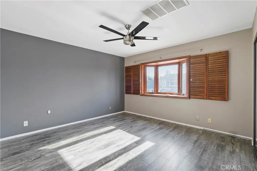 8545 Tujunga Valley, Sunland, California 91040 home-pic-18
