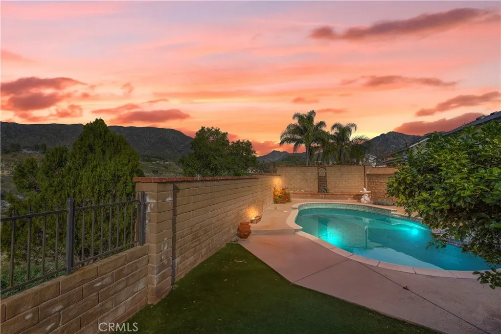 8545 Tujunga Valley, Sunland, California 91040 home-pic-2