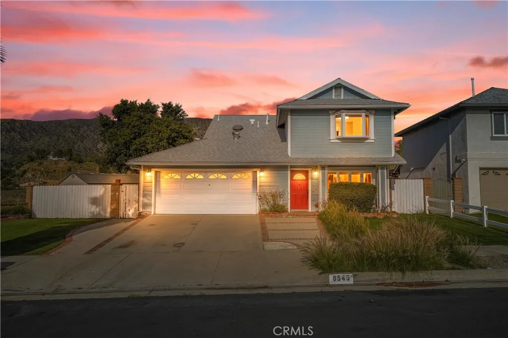 8545 Tujunga Valley, Sunland, California 91040 home-pic-1