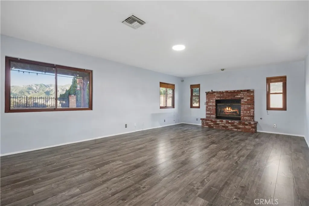 8545 Tujunga Valley, Sunland, California 91040 home-pic-5