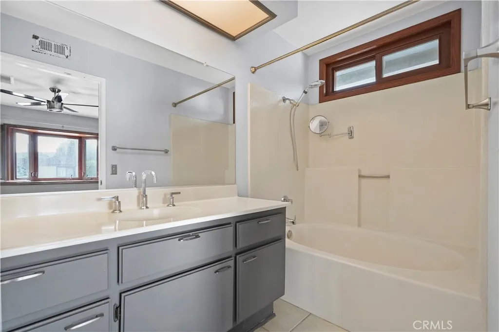 8545 Tujunga Valley, Sunland, California 91040 home-pic-20