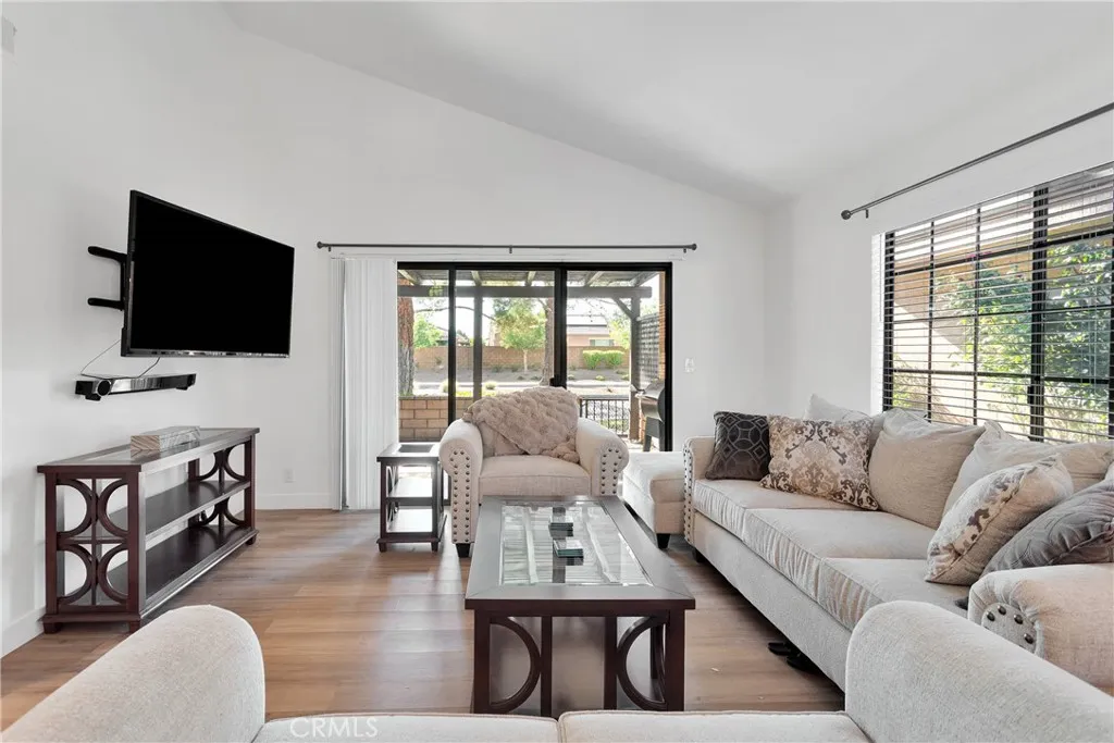 11722 Oak Street, Apple Valley, California 92308 home-pic-4