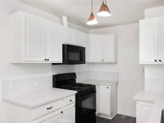 5020 Topanga Canyon, Woodland Hills, California 91364