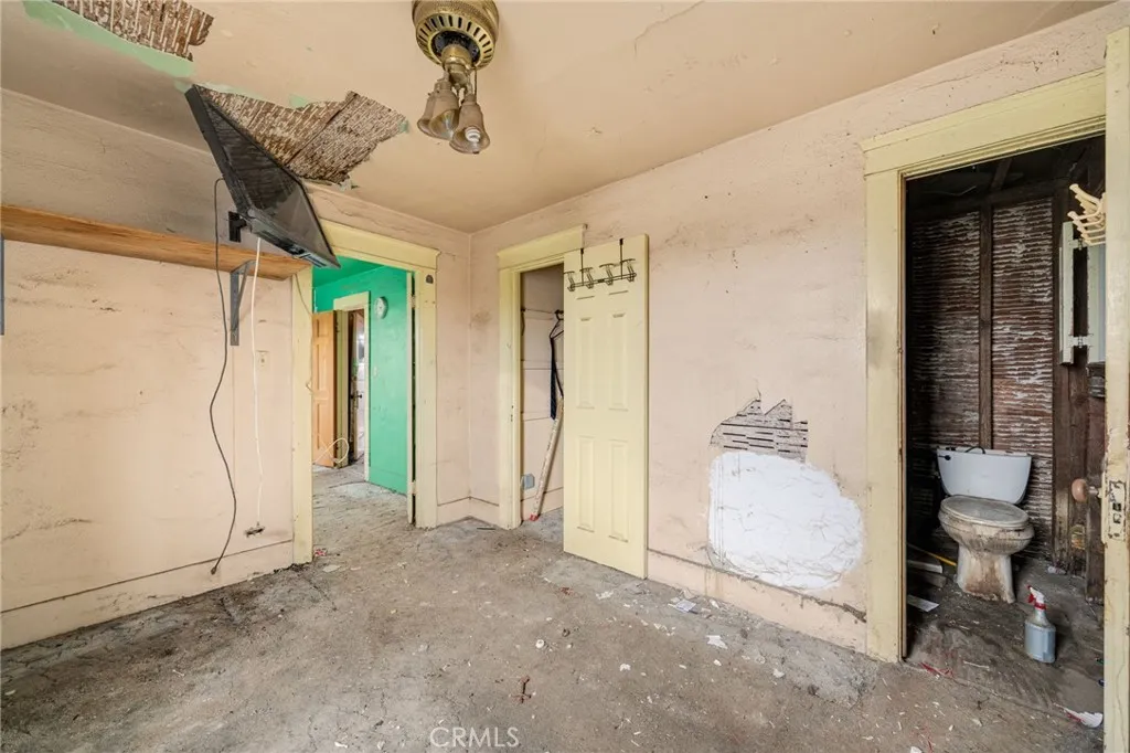 1822 W 4th, Santa Ana, California 92703 home-pic-11