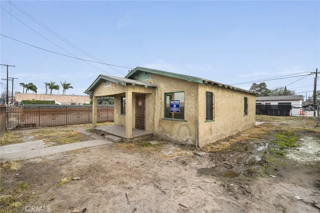 1822 W 4th, Santa Ana, California 92703 home-pic-17