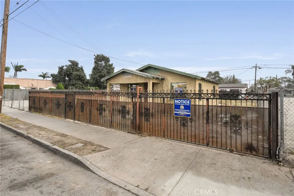 1822 W 4th, Santa Ana, California 92703 home-pic-14