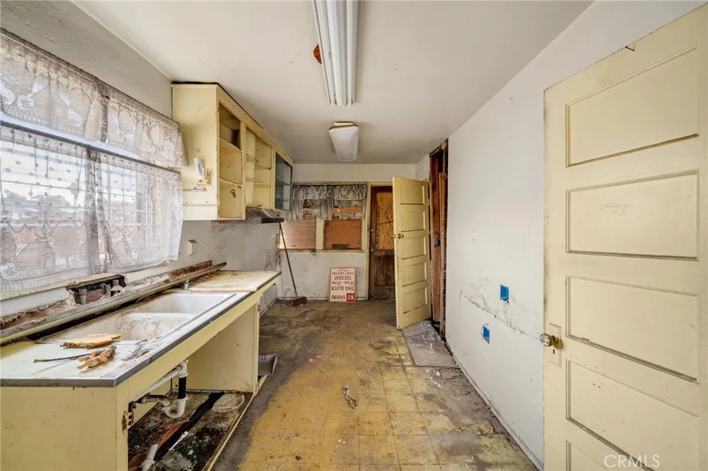 1822 W 4th, Santa Ana, California 92703 home-pic-13