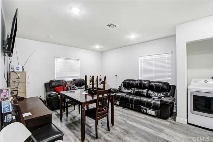 Nice Dinning/Kitchen combo