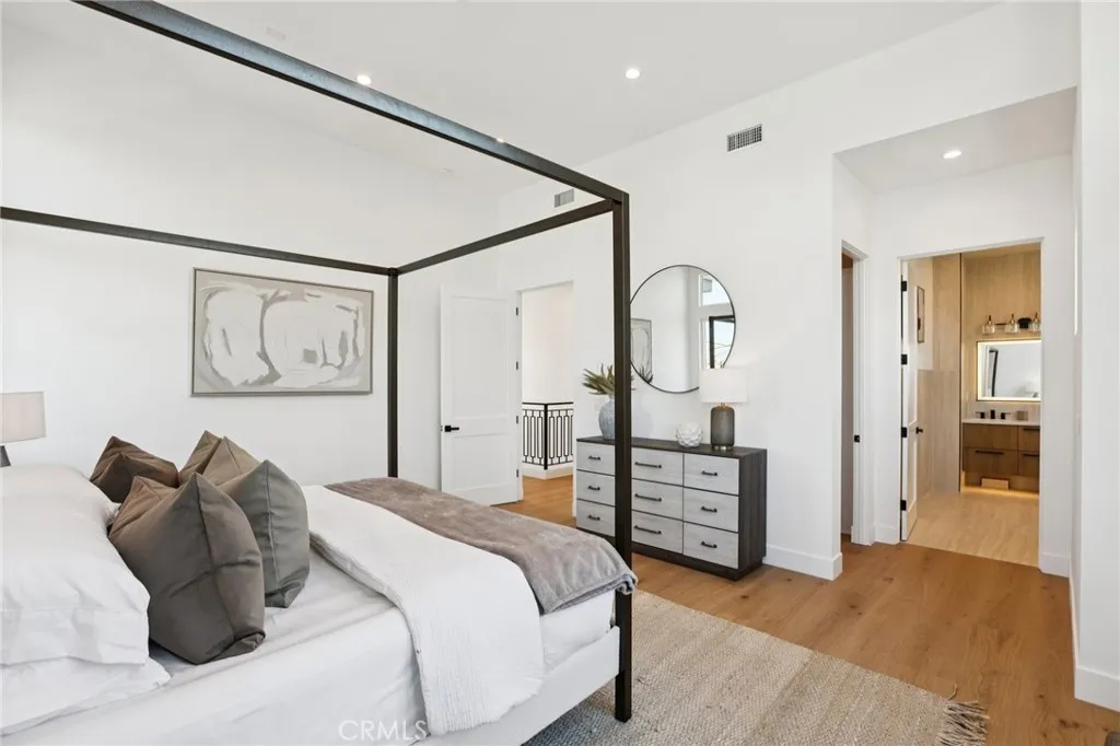 1914 Belmont Lane A, Redondo Beach, California 90278 home-pic-24