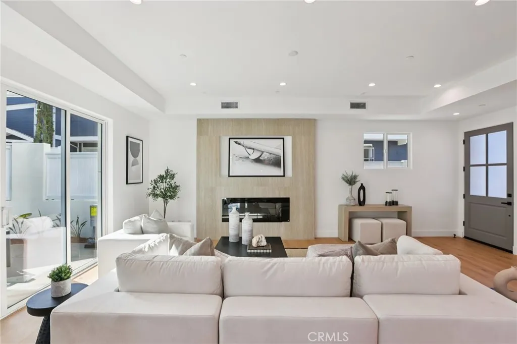 1914 Belmont Lane A, Redondo Beach, California 90278 home-pic-11
