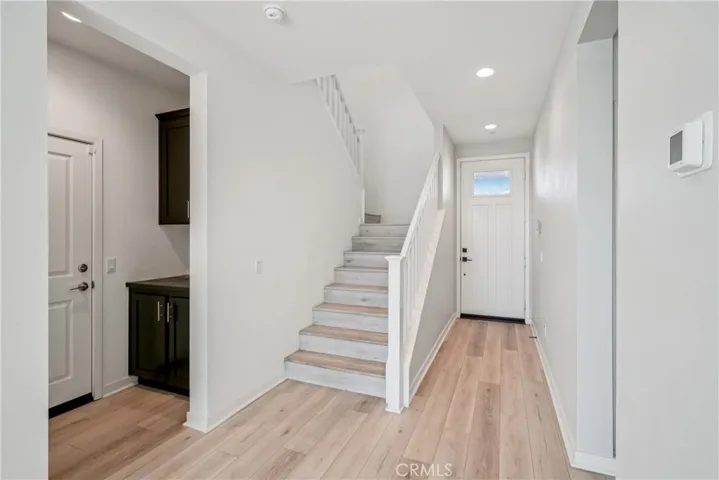 Garage Entry/ Stairway