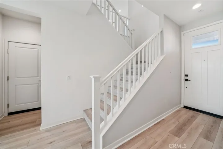 Garage Entry/ Stairway