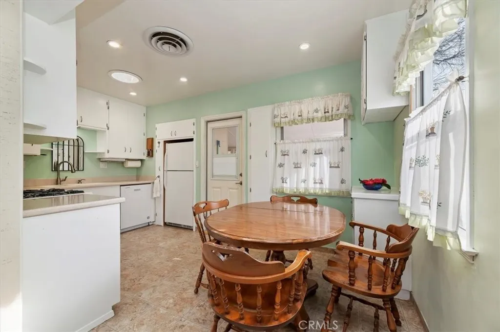4667 N E, San Bernardino, California 92407 home-pic-12