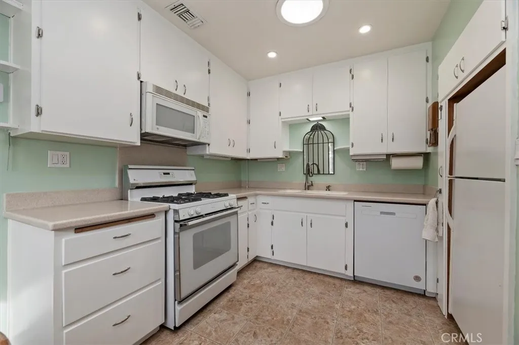 4667 N E, San Bernardino, California 92407 home-pic-15