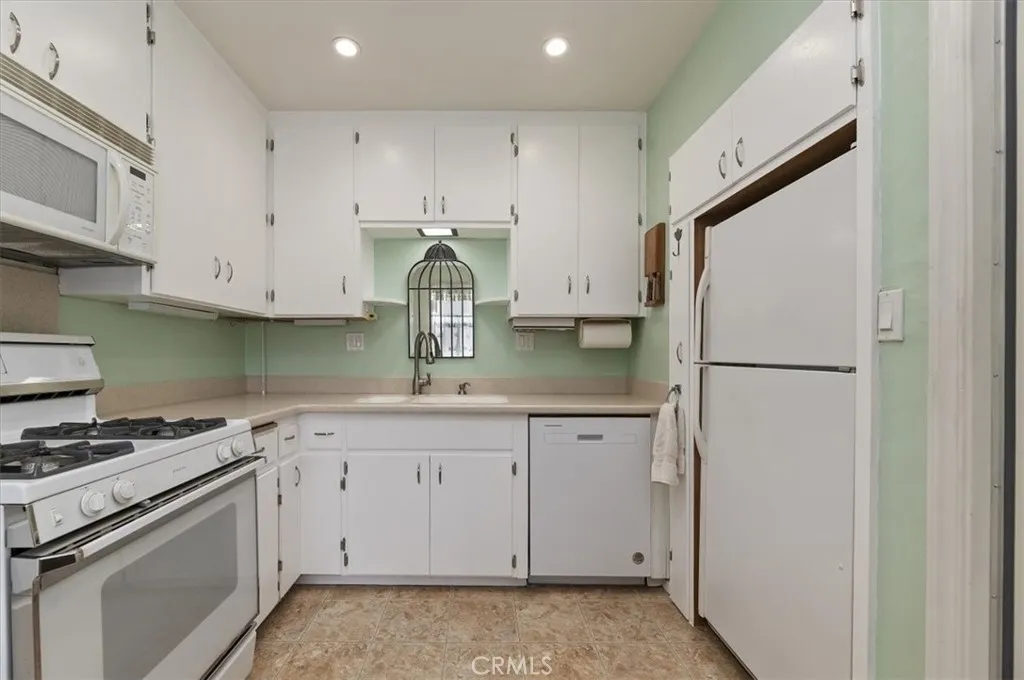 4667 N E, San Bernardino, California 92407 home-pic-14
