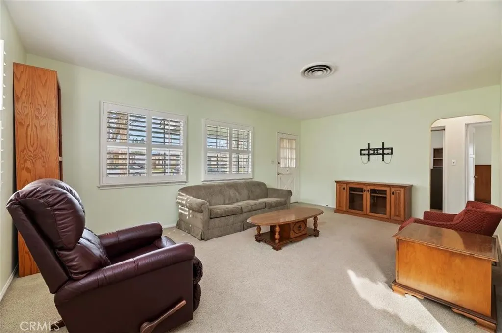 4667 N E, San Bernardino, California 92407 home-pic-6