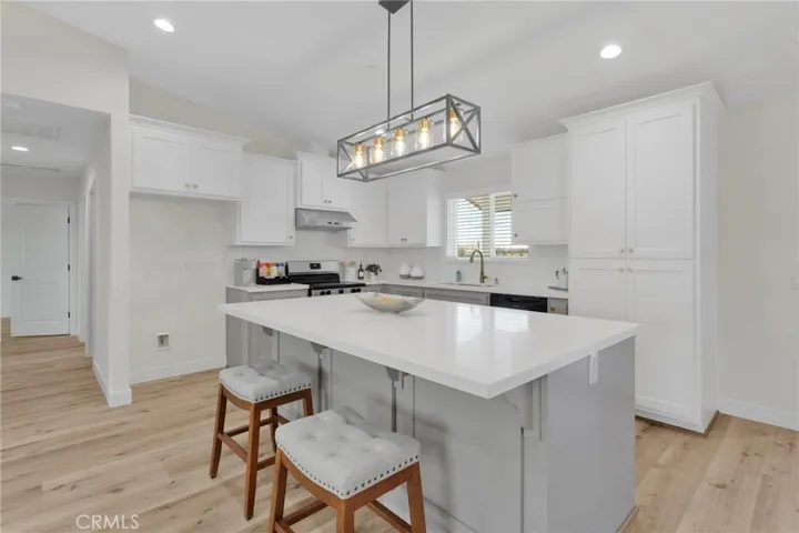 20190 Osseo Road, Apple Valley, California 92308