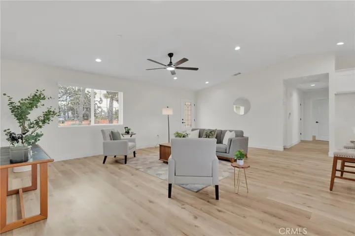 20190 Osseo Road, Apple Valley, California 92308