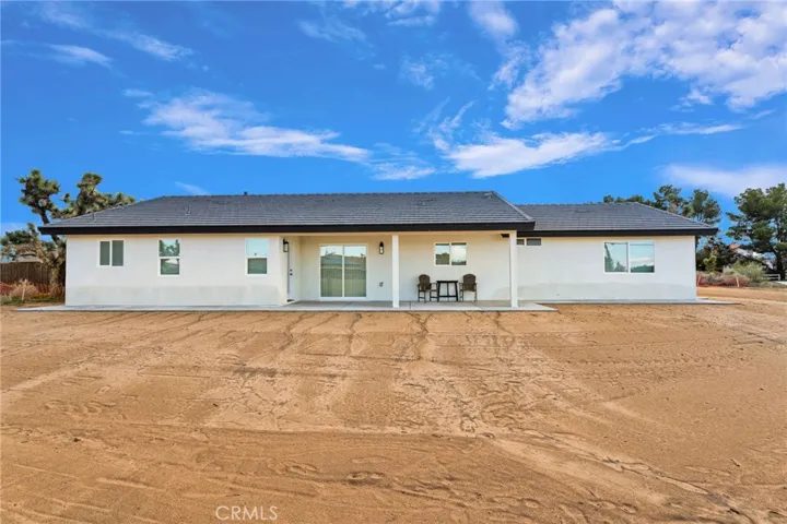 20190 Osseo Road, Apple Valley, California 92308