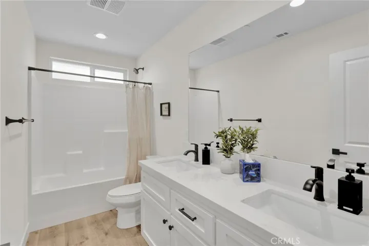 20190 Osseo Road, Apple Valley, California 92308
