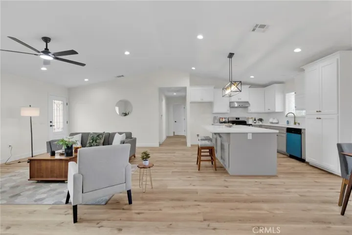 20190 Osseo Road, Apple Valley, California 92308